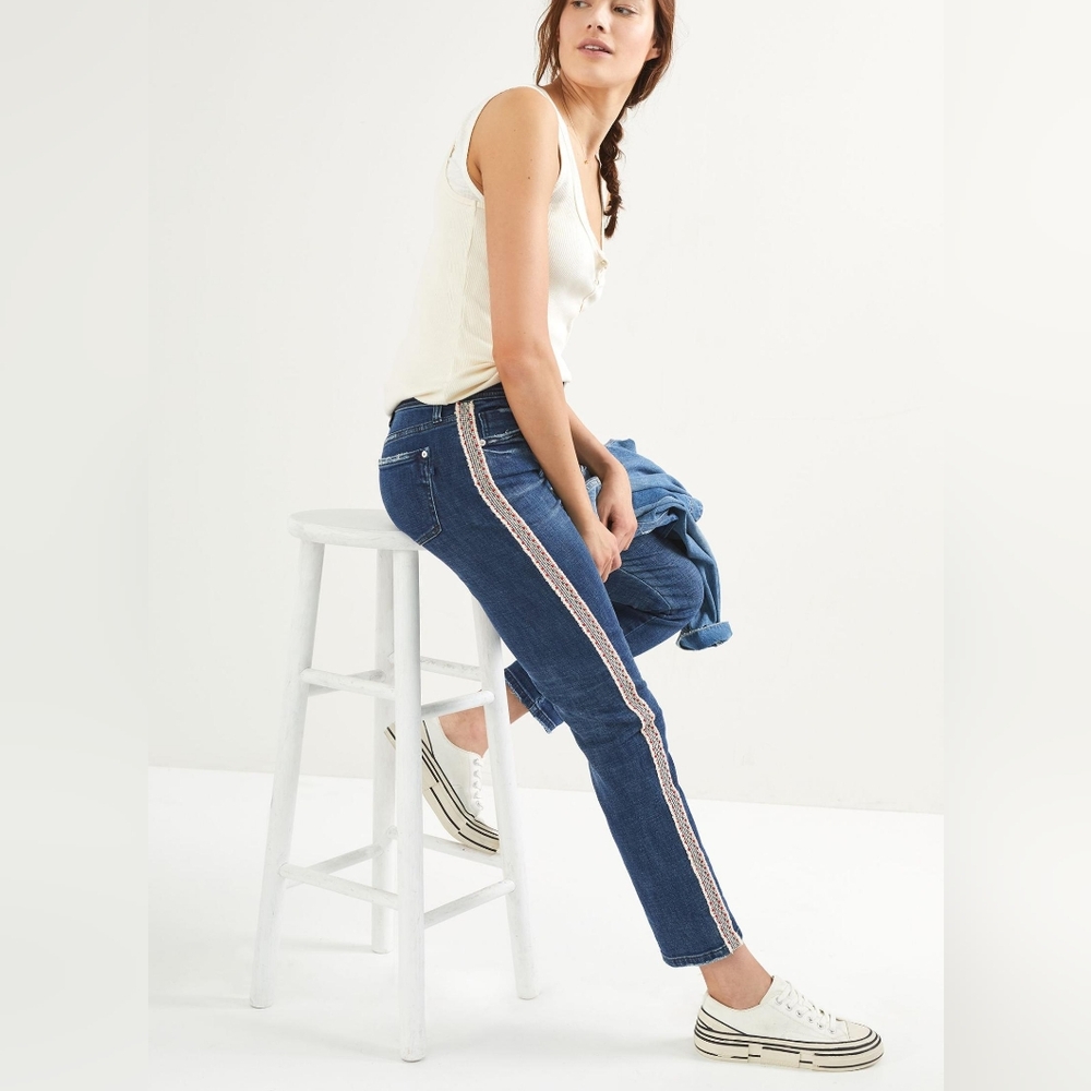Anthropologie Pilcro Embroidered Side Stripe Slim Boyfriend Jeans, Sz 27 Boho